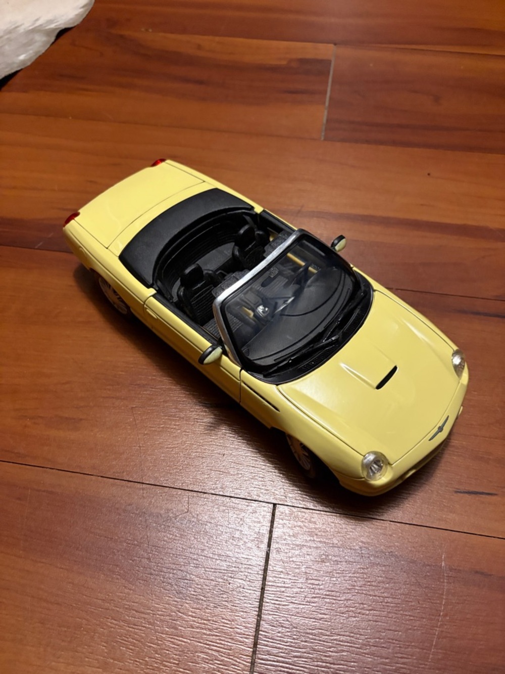 Maisto Thunderbird Diecast Sports Car Model in Yellow